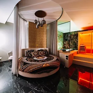 https://versace-luxury-room.sicilyhotelsitaly.net